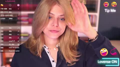 Snapshot of idontlikeguccibelts chatting on October 2025 04:40:02 PM Little Flower online show from October 2025 04:40:02 PM