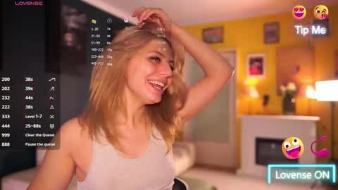 Snapshot of idontlikeguccibelts chatting on October 2025 04:39:01 PM Little Flower online show from October 2025 04:39:01 PM