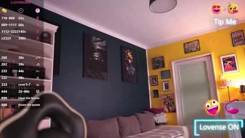 Snapshot of idontlikeguccibelts chatting on October 2025 04:13:02 PM Little Flower online show from October 2025 04:13:02 PM