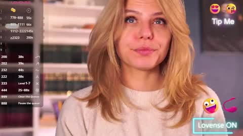 Snapshot of idontlikeguccibelts chatting on October 2025 03:49:01 PM Little Flower online show from October 2025 03:49:01 PM