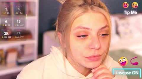 Snapshot of idontlikeguccibelts chatting on October 2025 04:30:02 PM Little Flower online show from October 2025 04:30:02 PM