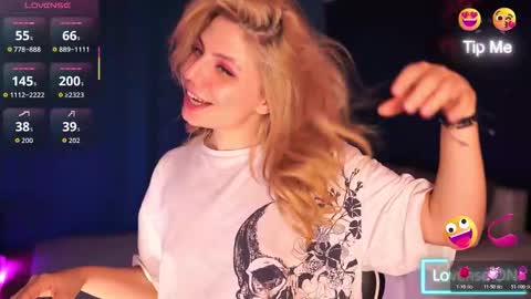 Snapshot of idontlikeguccibelts chatting on November 2025 05:23:02 PM Little Flower online show from November 2025 05:23:02 PM