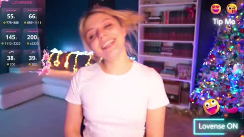 Snapshot of idontlikeguccibelts chatting on December 2025 08:50:02 PM Little Flower online show from December 2025 08:50:02 PM