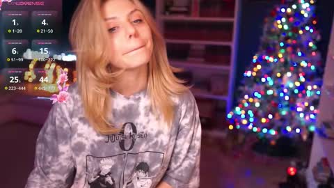 Snapshot of idontlikeguccibelts chatting on December 2025 05:53:02 PM Little Flower online show from December 2025 05:53:02 PM