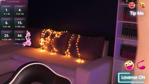 Snapshot of idontlikeguccibelts chatting on December 2025 08:05:02 PM Little Flower online show from December 2025 08:05:02 PM