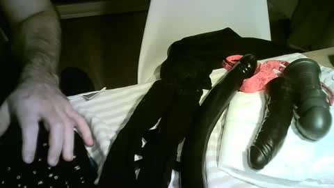 Snapshot of idtravel89 chatting on March 2026 06:45:02 PM ... online show from March 2026 06:45:02 PM