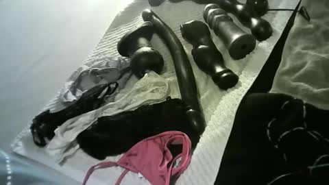 Snapshot of idtravel89 chatting on April 2026 12:42:01 PM ... online show from April 2026 12:42:01 PM