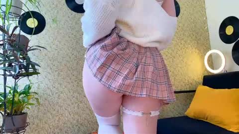 Emmy  help me reach 100 thumbs up online show from March 2025 10:59:02 AM