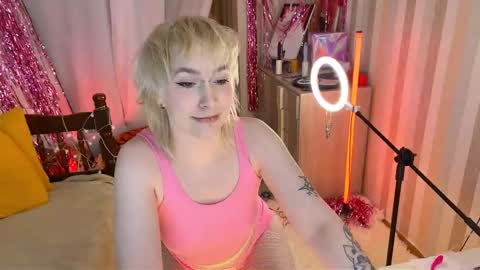 Emmy  help me reach 100 thumbs up online show from February 2026 06:12:02 PM