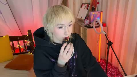 Emmy  help me reach 100 thumbs up online show from February 2026 06:30:01 PM