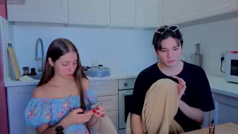 Julia and Mira online show from October 2025 08:00:01 AM