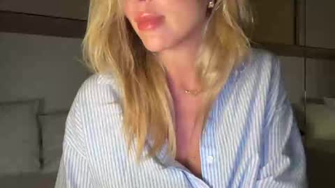 Snapshot of iiivy_ chatting on March 2025 03:53:02 AM Ivy online show from March 2025 03:53:02 AM