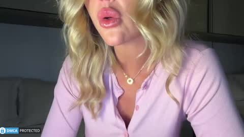 Snapshot of iiivy_ chatting on September 2025 12:10:02 AM Ivy online show from September 2025 12:10:02 AM