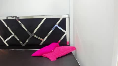 Isabella online show from September 2025 12:51:01 PM