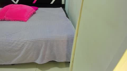 Isabella online show from September 2025 02:44:02 PM