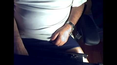 ikissuuuu online show from January 2026 04:00:01 PM