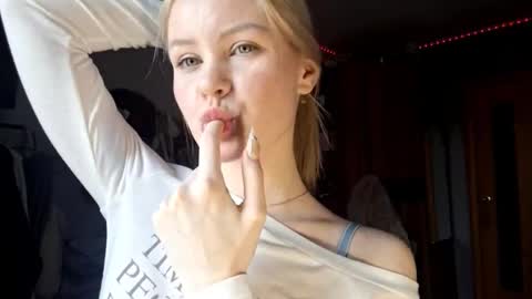 Snapshot of ilianamessersmith chatting on March 2026 06:50:01 AM ShyLuna online show from March 2026 06:50:01 AM