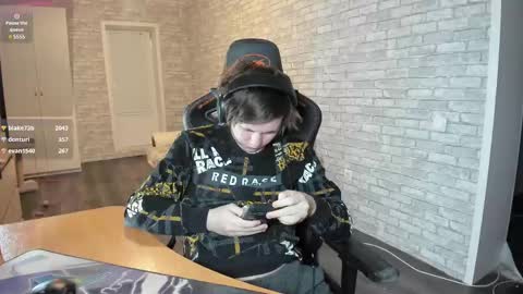 iliaskris online show from March 2025 09:38:01 PM