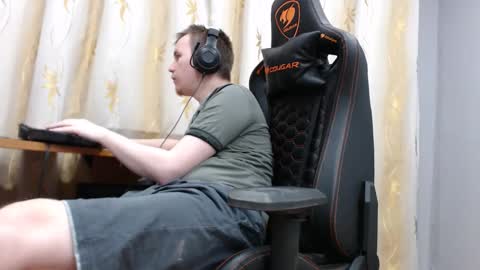 Snapshot of iliaskrisloveee chatting on November 2025 09:03:02 PM lord online show from November 2025 09:03:02 PM