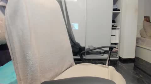 Bamby online show from November 2025 06:10:02 PM