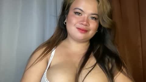 Snapshot of ill_moan_foryouxx chatting on April 2026 12:41:02 PM QUEEN KATH online show from April 2026 12:41:02 PM