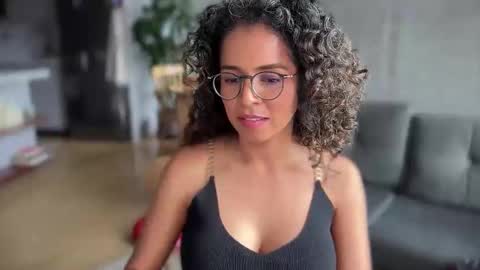 Snapshot of illaroom chatting on February 2025 08:59:02 PM Kloe online show from February 2025 08:59:02 PM