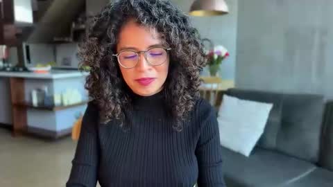 Snapshot of illaroom chatting on February 2025 10:31:01 PM Kloe online show from February 2025 10:31:01 PM