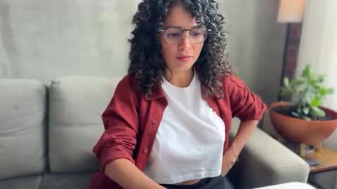 Snapshot of illaroom chatting on September 2025 08:03:01 PM Kloe online show from September 2025 08:03:01 PM