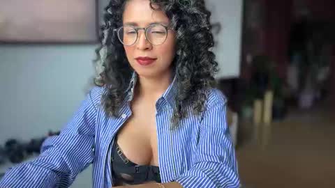 Snapshot of illaroom chatting on October 2025 08:40:02 PM Kloe online show from October 2025 08:40:02 PM