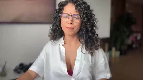 Snapshot of illaroom chatting on October 2025 04:53:02 PM Kloe online show from October 2025 04:53:02 PM