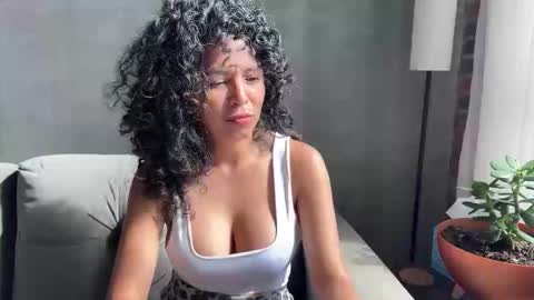 Kloe online show from November 2025 01:56:02 PM