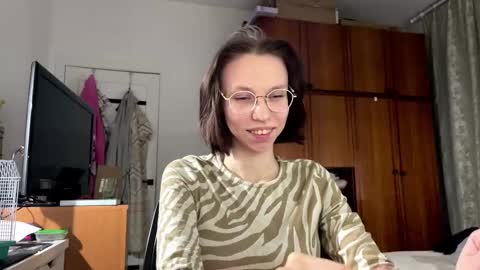 Alina online show from October 2025 05:37:01 PM
