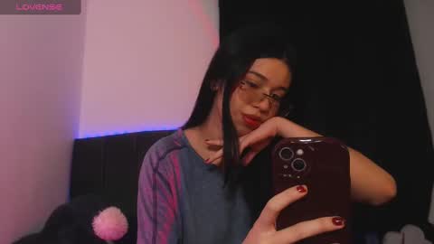 Snapshot of ily_bea chatting on January 2025 01:50:01 AM Ily Bea online show from January 2025 01:50:01 AM