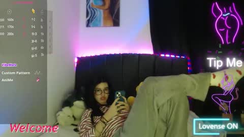 Snapshot of ily_bea chatting on April 2026 01:25:02 AM Ily Bea online show from April 2026 01:25:02 AM