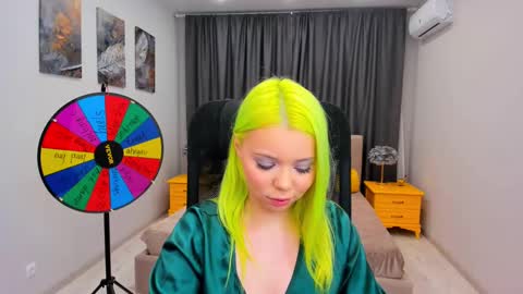 Roxy online show from March 2025 09:32:02 PM