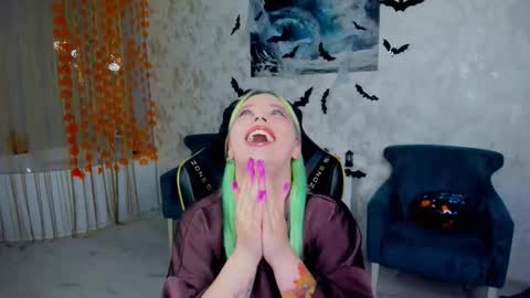 Roxy online show from October 2025 06:45:02 PM