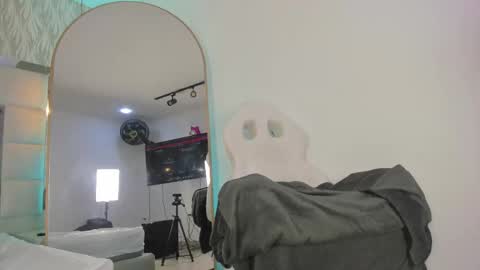 Snapshot of im_dalhia chatting on September 2025 01:32:01 PM DAHLIA online show from September 2025 01:32:01 PM