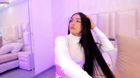 im_isabella1 online show from May 2026 09:19:01 PM