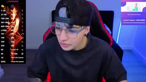 Laia online show from November 2025 09:09:01 PM