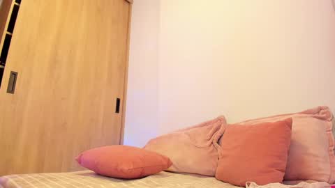 Luna online show from January 2025 12:06:02 AM