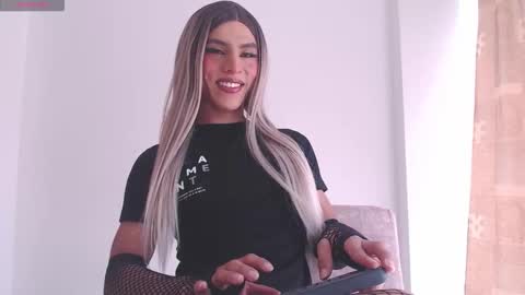 Snapshot of imdominique chatting on October 2025 03:02:02 PM online show from October 2025 03:02:02 PM