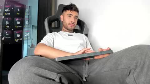 Felipe Ferrer online show from February 2025 10:31:01 PM