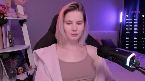 Snapshot of imnotmia chatting on April 2026 10:12:02 AM Mia online show from April 2026 10:12:02 AM