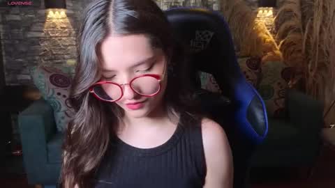 Karen  online show from November 2025 07:37:01 PM