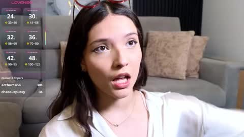 Karen  online show from December 2025 07:32:01 PM