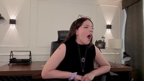 Karen  online show from March 2026 07:20:02 PM