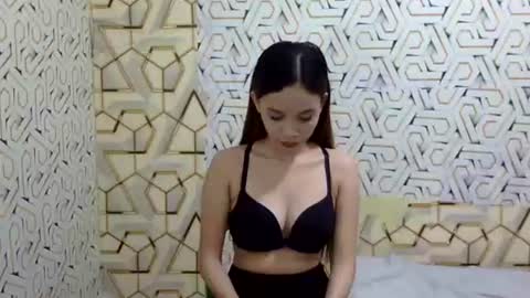 Snapshot of imyourgirl_vanessa26 chatting on August 2026 06:01:02 AM Im sad because im lonely wish help me here online show from August 2026 06:01:02 AM