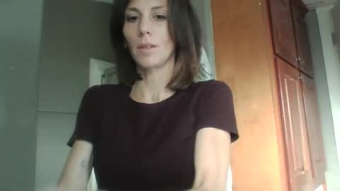 Snapshot of in_this_moment_ chatting on December 2025 11:24:01 PM in_this_moment_ online show from December 2025 11:24:01 PM