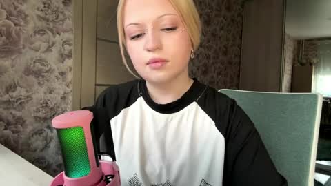 Snapshot of inamillsap chatting on March 2026 12:05:01 PM Lola online show from March 2026 12:05:01 PM