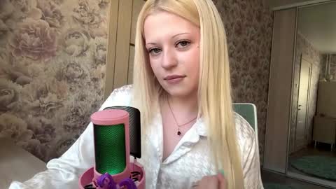 Snapshot of inamillsap chatting on April 2026 12:14:01 PM Lola online show from April 2026 12:14:01 PM